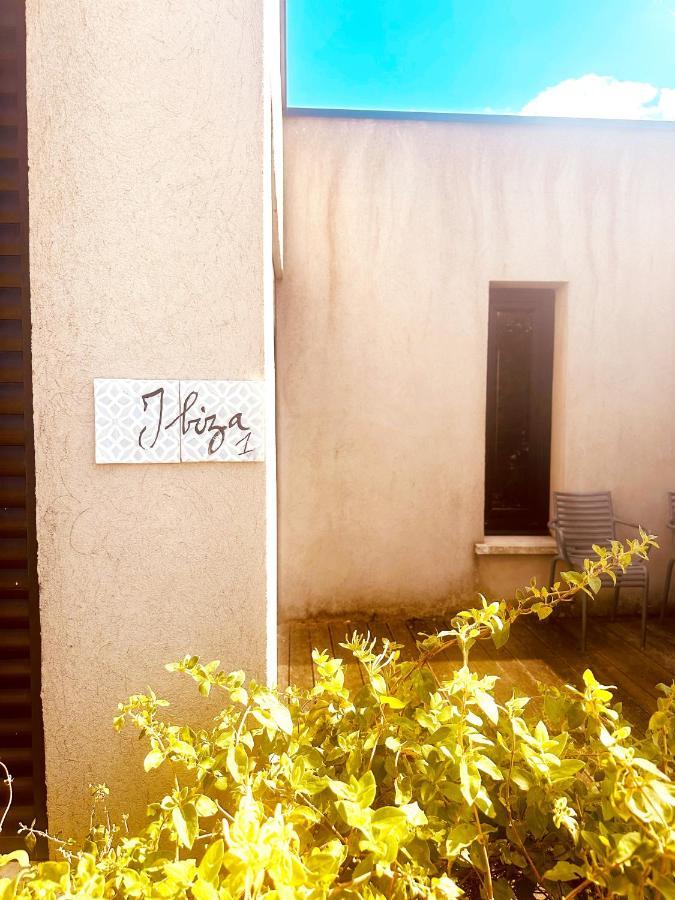 Les Madones Apartamento Nîmes Exterior foto